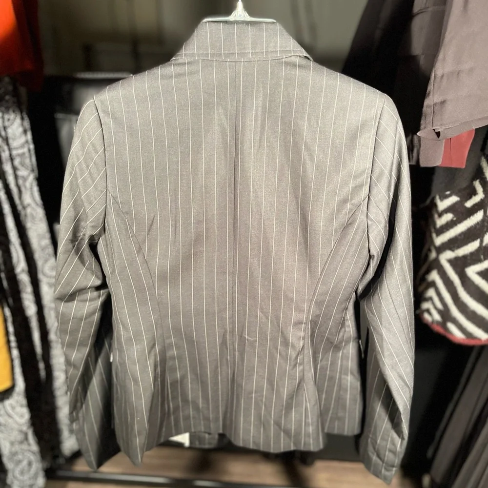 🛑 Isaac Mizrahi Dark Charcoal Pinstripe Blazer - Picture 2 of 4